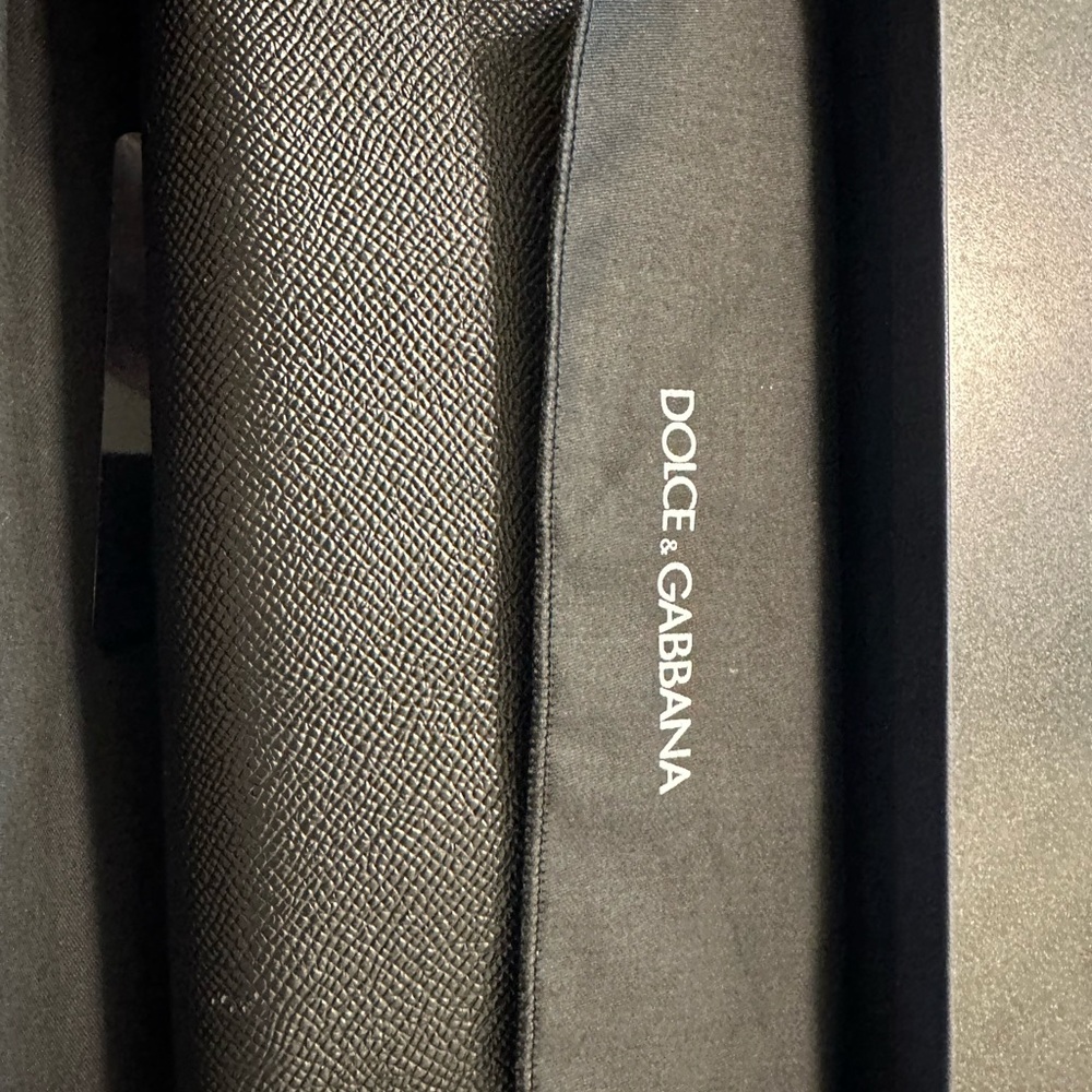 Dolce & Gabbana Black Wallet with Gold Logo - Picture 2 of 10